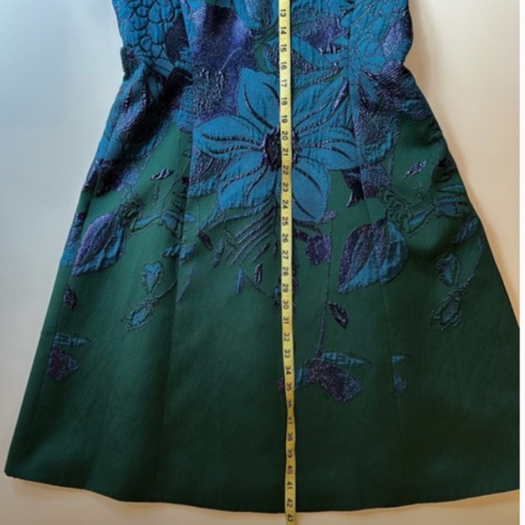 Short-Sleeve Floral Jacquard Dress (Rickie Freeman for Teri Jon, 10) - Picture 7 of 8